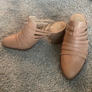Brown mules